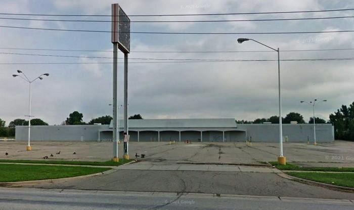 K-Mart (Kmart) - Roseville - 20891 E 13 Mile Rd (newer photo)